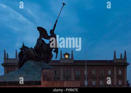 Denkmal des Bildhauers Enrico Pancera, Monza, Lombardei, Italien Die italienischen Soldaten, die im Ersten Weltkrieg Gefallenen (1932). Die skulpturale Komplex darstellt. Stockfoto