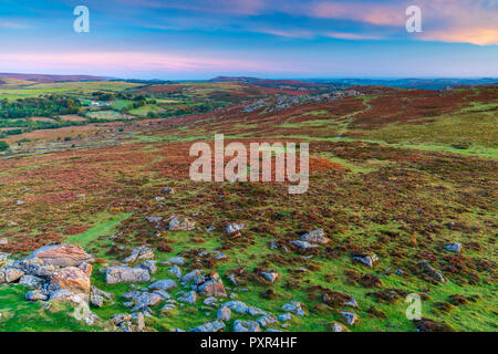 Haytor Felsen von Sattel Tor, den Dartmoor Nationalpark, Lindos gesehen. Devon, England, Vereinigtes Königreich, Europa Stockfoto