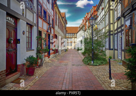 Das historische Stadtzentrum und traditionelle Häuser aus Hameln/Hameln, Deutschland bei schönem Wetter Stockfoto