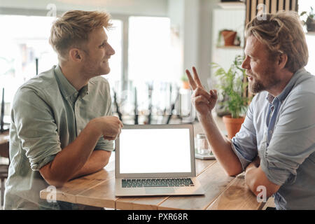 Business Partner in einer Sitzung in Ihrer neuen Start-up-Unternehmen Stockfoto