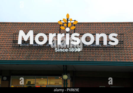 Morrisons, Supermarkt, Store, Zeichen, Logos, Fakenham, Norfolk, Großbritannien Stockfoto