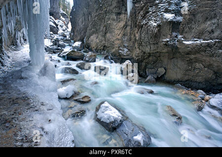 Deutschland, Garmisch-Partenkirchen, Blick von Eiszapfen in der Partnachklamm Schlucht Stockfoto