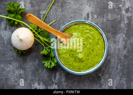 Chimichurri Sauce. Argentinische grüne Petersilie Basilikum Sauce
