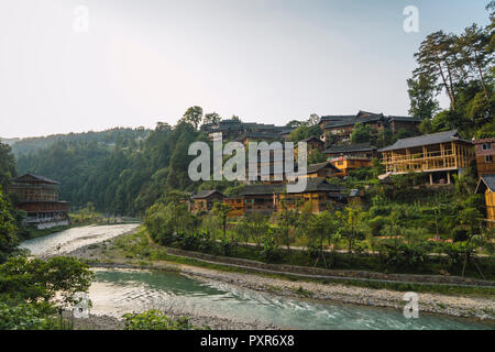 China, Yunnan, Miao Siedlung am Flußufer Stockfoto