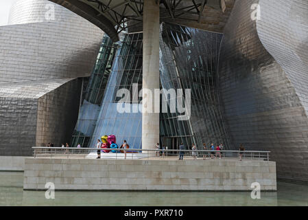 Blick auf das Guggenheim Museum in Bilbao, Vizcaya, Baskenland, Spanien. Stockfoto