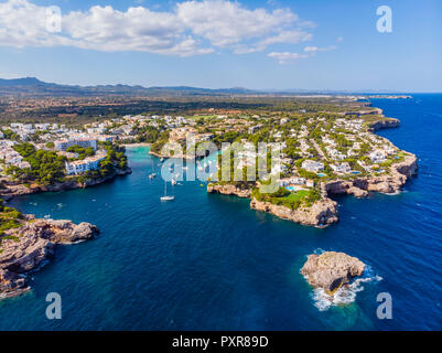 Spanien, Mallorca, Portocolom, Luftaufnahme von Cala d'Or und die Bucht Cala Ferrera Stockfoto