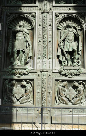 St. Isaac's Gate, Bronze Türen. Isaaks-kathedrale. Sankt Petersburg, nordwestlich, Russland. Stockfoto