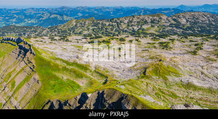 Österreich, Allgaeuer Alpen, Vorarlberg, Kleinwalsertal, Gottesacker, Panoramablick von Hoher Ifen mit Gottesacker Plateau Stockfoto