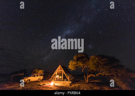Afrika, Botswana, Kgalagadi Transfrontier Park, Mabuasehube Game Reserve, Campingplatz unter freiem Sternenhimmel Stockfoto