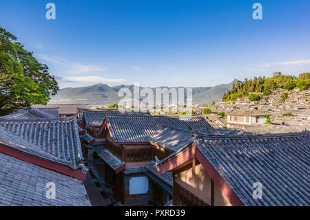 China, Yunnan, Lijiang, Dächer in der Altstadt Stockfoto