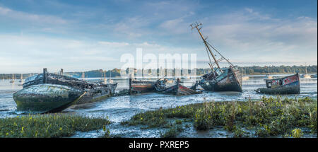 Verlassene Boote auf einem Friedhof auf der Schlamm an Pin Mill. Stockfoto