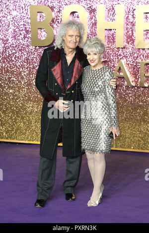 London, Großbritannien. 23. Oktober, 2018. Brian May, Anita Dobson, Bohemian Rhapsody - Weltpremiere, SSE Arena, Wembley, London, UK, 23. Oktober 2018, Foto von Richard Goldschmidt Credit: Rich Gold/Alamy leben Nachrichten Stockfoto