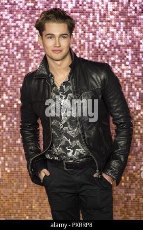 London, Großbritannien. 23 Okt, 2018. AJ Pritchard besucht die Weltpremiere von 'Bohemian Rhapsody' an SSE Wembley Arena. Credit: Gary Mitchell/SOPA Images/ZUMA Draht/Alamy leben Nachrichten Stockfoto