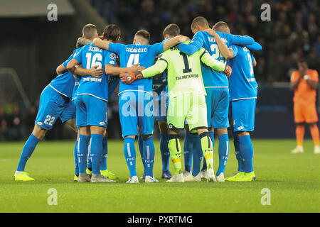 Sinsheim, Deutschland. 23. Okt 2018. Team Hoffeinheim während der UEFA Champions League, Gruppe F Fußballspiel zwischen TSG 1899 Hoffenheim und Olympique Lyonnais am 23. Oktober 2018 in der Rhein-Neckar-Arena in Sinsheim, Deutschland - Foto Laurent Lairys/DPPI Credit: Laurent Lairys/Agence Locevaphotos/Alamy leben Nachrichten Stockfoto