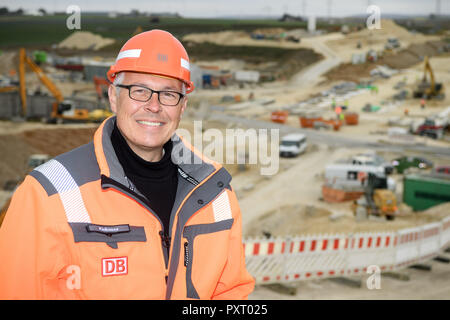 24 Oktober 2018, Baden-Wuerttemberg, Dornstadt: 24. Oktober 2018, Deutschland, Merklingen: Stefan Kielbassa, Section Manager der neuen Wendlingen-Ulm Zeile für die Alb, Albabstieg und Ulm Hauptbahnhof Gebiete, ist auf der Baustelle für die neue Linie an der Albabstieg Wendlingen-Ulm Tunnel in Dornstadt. Die Arbeiten am Rohbau des neuen Wendlingen-Ulm Bahnstrecke - ein wichtiger Teil des Projekts Stuttgart 21 - steht kurz vor dem Abschluss. Im Dezember, dem Titel Erbauer sind, und zur Festlegung der Schienen und dem Einbau der Bahntechnik beginnen zu bewegen. Die Eisenbahnlinie ist in 2022 abgeschlossen sein. Ph Stockfoto