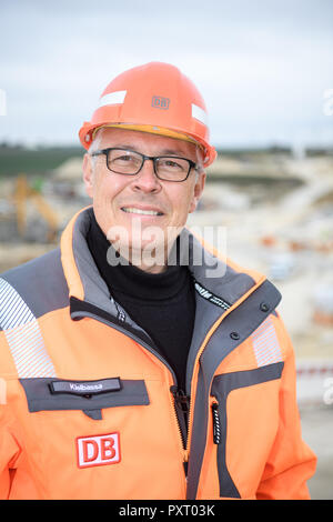 24 Oktober 2018, Baden-Wuerttemberg, Dornstadt: 24. Oktober 2018, Deutschland, Dornstadt: Stefan Kielbassa, Section Manager der neuen Wendlingen-Ulm Zeile für die Alb, Albabstieg und Ulm Hauptbahnhof Gebiete, ist auf der Baustelle für die neue Linie an der Albabstieg Wendlingen-Ulm Tunnel in Dornstadt. Die Arbeiten am Rohbau des neuen Wendlingen-Ulm Bahnstrecke - ein wichtiger Teil des Projekts Stuttgart 21 - steht kurz vor dem Abschluss. Im Dezember, dem Titel Erbauer sind, und zur Festlegung der Schienen und dem Einbau der Bahntechnik beginnen zu bewegen. Die Eisenbahnlinie ist in 2022 abgeschlossen sein. Pho Stockfoto