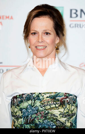 Rom, Italien. 24. Oktober, 2018. Rom, Italien. 24. Okt 2018. Sigourney Weaver besucht einen Fotoauftrag während des 13 Rom Film Fest im Auditorium Parco della Musica am 24. Oktober in Rom, Italien 2018. Credit: Geisler-Fotopress GmbH/Alamy leben Nachrichten Stockfoto