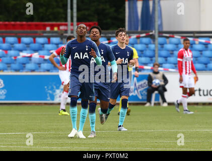Eindhoven, Niederlande. 24. Oktober. 2018 Jaden Braun von Tottenham Hotspur Kerben seine Seiten equalizing Ziel der Score 2-2 während UAFA Youth League Gruppe B Übereinstimmung zwischen PSV Eindhoven und Tottenham Hotspur am Training komplexer De Herdgang, Eindhoven, Niederlande Am 24. Okt 2018. Kredit Aktion Foto Sport Foto Credit: Action Sport / alamy Leben Nachrichten Stockfoto