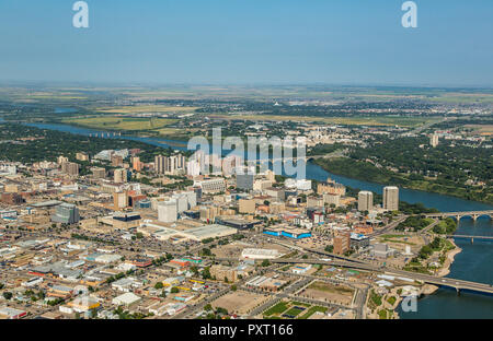 Luftaufnahme der Stadt Saskatoon und South Saskatchewan River. Stockfoto
