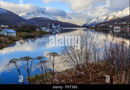 Kaldfjord, Herbst in den Winter malerische Landschaft Bilder auf Kvaloya Insel Troms Gemeinde getroffen, in der Nähe von Tromsø Norwegen 2018 Beste Stockfoto