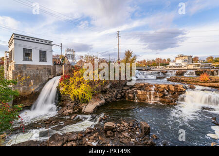 Mississippi Wasserfälle an einem sonnigen Herbstnachmittag, Almonte, Ontario, Kanada Stockfoto