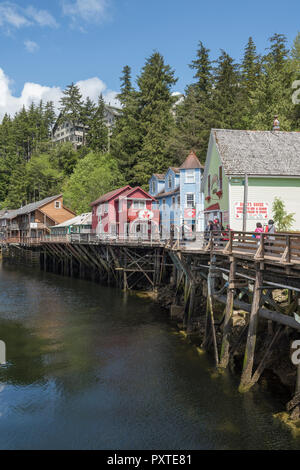 Creek Street im historischen Viertel von Ketchikan war ein berühmt-berüchtigten Rotlichtviertel. Heute ein beliebtes Kreuzfahrtschiff Anruf auf die Inside Passage. Alaska, USA. Stockfoto