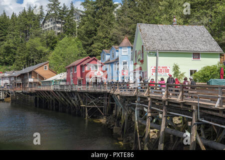 Creek Street im historischen Viertel von Ketchikan war ein berühmt-berüchtigten Rotlichtviertel. Heute ein beliebtes Kreuzfahrtschiff Anruf auf die Inside Passage. Alaska, USA. Stockfoto