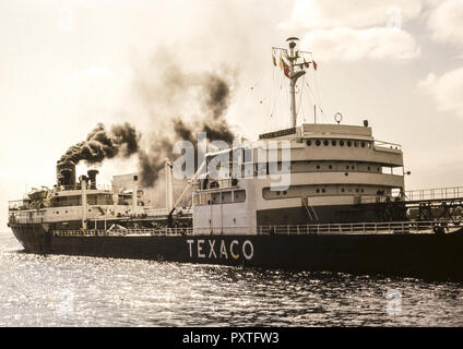 Alter Öltanker Texaco Newcastle im Hafen von Port Sudan, alte Tanker Texaco Newcastle im Hafen von Port Sudan, Schiff, Tanker, Öltankschiff, Caltex, Newc Stockfoto