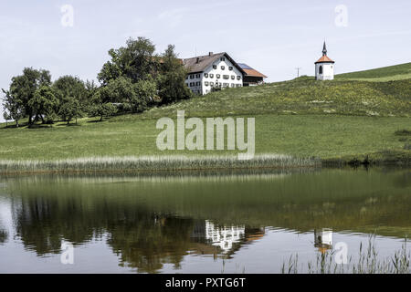 Bauernhof bin Hegratsriedersee bei Füssen, Ostallgäu, Allgäu, Bayern, Deutschland, Bauernhof neben Hegratsrieder See in der Nähe von Füssen, Ostallgäu, Allgaeu, bis Stockfoto