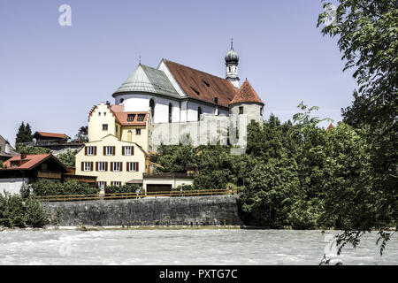 Füssen am Lech im Allgaäu, Bayern Deutschland, Füssen am Lech, Stadtblick, Schloss, barocke Kirche St. Mang, Allgäu, Bayern, Deutschland, Altstadt, ar Stockfoto