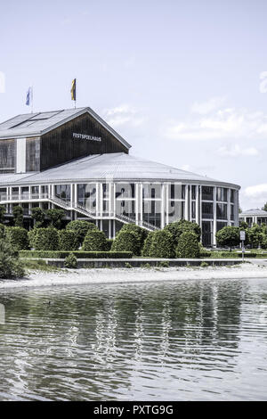 Festspielhaus in Füssen am Forggensee, Ostallgäu, Bayern, Deutschland, Festspielhaus Füssen am See Forggen, Ostallgäu, Bayern, Deutschland, Füssen, F Stockfoto