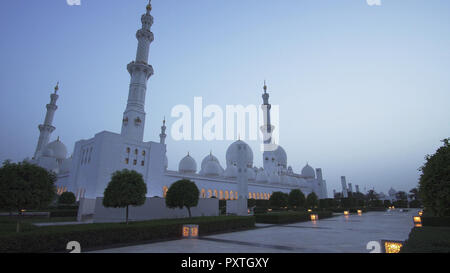 Sheikh Zayed Grand Moschee ist eine der sechs größten Moscheen der Welt Stockfoto