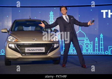 New Delhi, Indien. 23 Okt, 2018. Bollywood Schauspieler Shaharukh Khan bei der Einführung aller neuen Hyundai Santro. Credit: Jyoti Kapoor/Pacific Press/Alamy leben Nachrichten Stockfoto