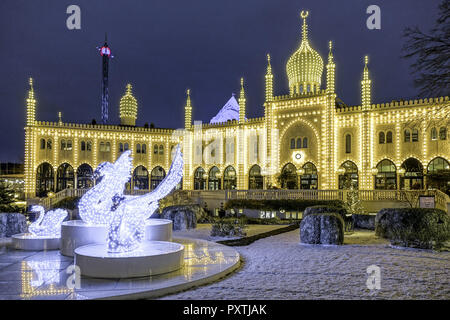 Weihnachtlich erleuchtetes Restaurants Nimb im Tivoli, Kopenhagen, Dänemark, Europa,, Weihnachten beleuchtete Restaurant Nimb im Tivoli, Kopenhagen, Dänemark, Eu Stockfoto