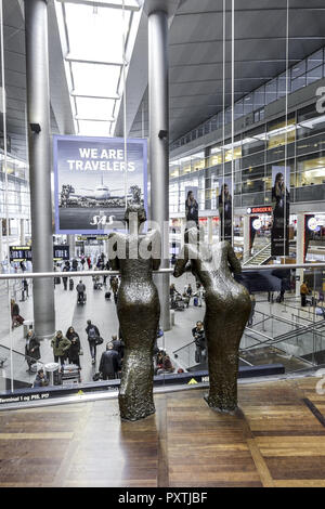 Bronzeskulpturen im Flughafen von Kopenhagen, Kopenhagen-Kastrup, England, Europa, Bronze Skulpturen im Flughafen Kopenhagen Kastrup, Dänemark, Europa, Stockfoto