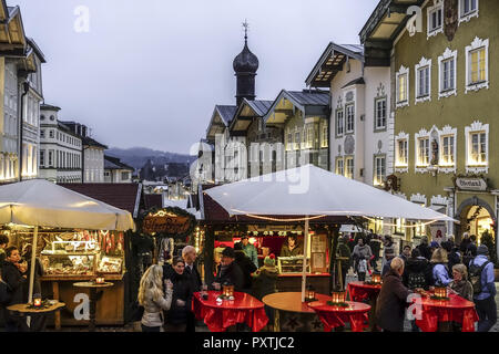 Weihnachtsmarkt in Bad Tölz, Bayern, Deutschland, Weihnachtsmarkt in Bad Tölz, Bayern, Deutschland, Christkindlmarkt, Weihnachtsmarkt, Bad Tölz, obere Stockfoto