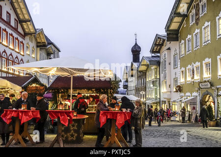 Weihnachtsmarkt in Bad Tölz, Bayern, Deutschland, Weihnachtsmarkt in Bad Tölz, Bayern, Deutschland, Christkindlmarkt, Weihnachtsmarkt, Bad Tölz, obere Stockfoto