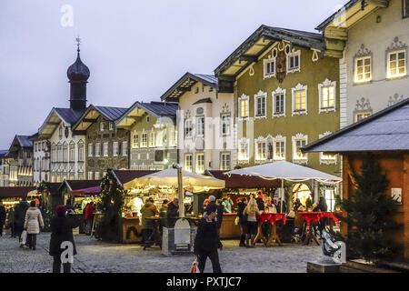 Weihnachtsmarkt in Bad Tölz, Bayern, Deutschland, Weihnachtsmarkt in Bad Tölz, Bayern, Deutschland, Christkindlmarkt, Weihnachtsmarkt, Bad Tölz, obere Stockfoto