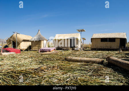 Schwimmende Inseln der Uros, Titicacasee Stockfoto