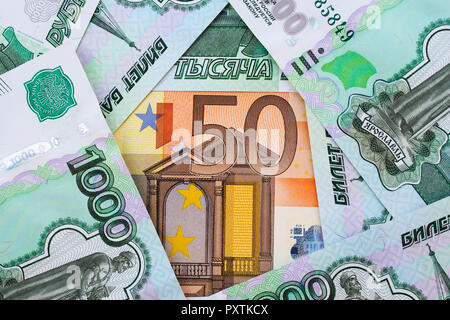 Hintergrund 50 Euro und 1.000 Russische Rubel Stockfoto
