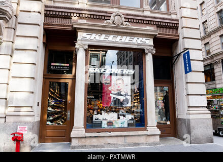 Skechers Store im Viertel SoHo in New York City. Stockfoto