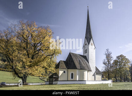 Kirche St. Leonhard in Fischhausen, Schliersee, Bayern Stockfoto