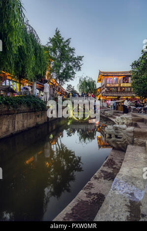 China, Yunnan, Lijiang, Abendstimmung in der Altstadt Stockfoto