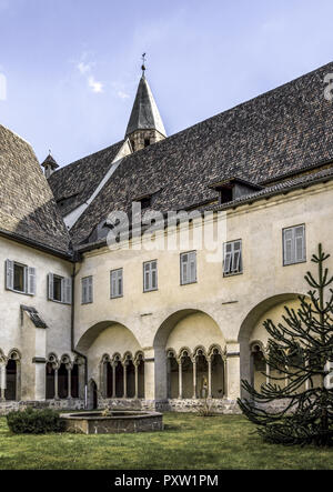 Kreuzgang in der Franziskanerkirche in Bozen Stockfoto