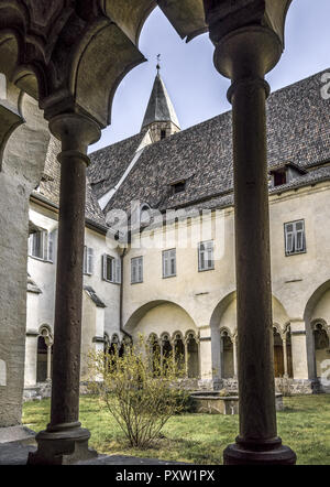 Kreuzgang in der Franziskanerkirche in Bozen Stockfoto