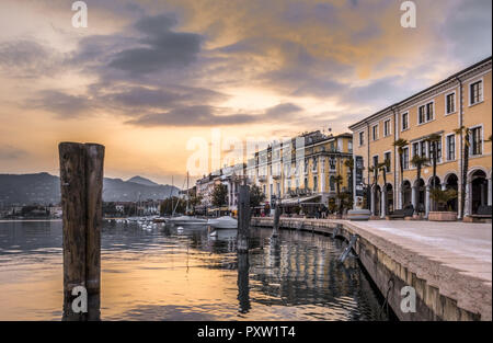 Strandpromenade Lungolago in Salo am Gardasee, Italien Stockfoto