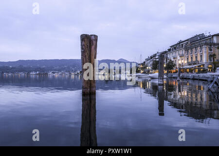 Strandpromenade Lungolago in Salo am Gardasee, Italien Stockfoto