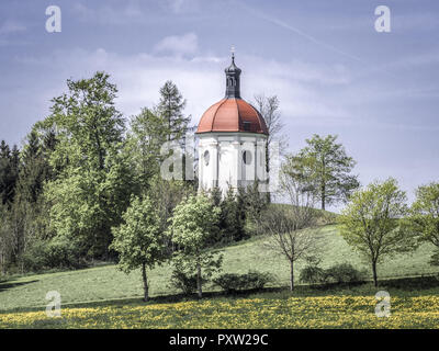 Buschelkapelle in der Nähe von Ottobeuren im Frühjahr, Schwaben, Deutschland Stockfoto