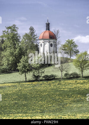 Buschelkapelle in der Nähe von Ottobeuren im Frühjahr, Schwaben, Deutschland Stockfoto