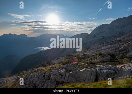 Österreich, Salzburg Land, Loferer Steinberge, Bergwelt in der Hintergrundbeleuchtung Stockfoto